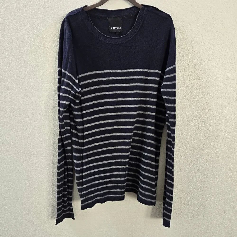 Hotel Manufacturer sweater top size L